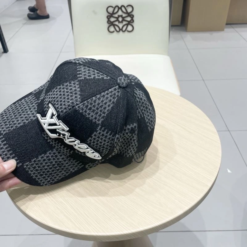 Lightweight Louis Vuitton Caps 258084