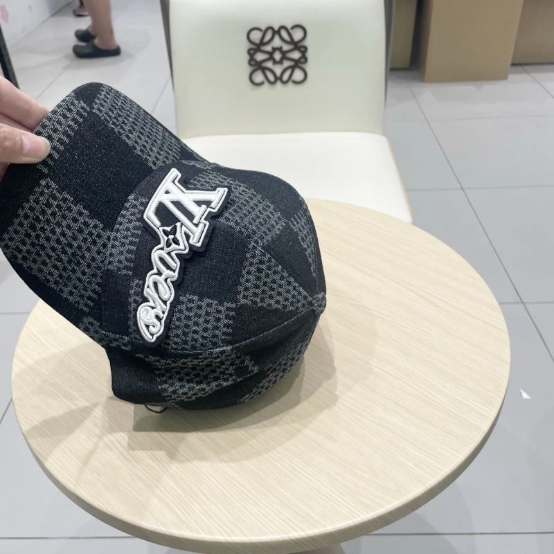 Lightweight Louis Vuitton Caps 258084