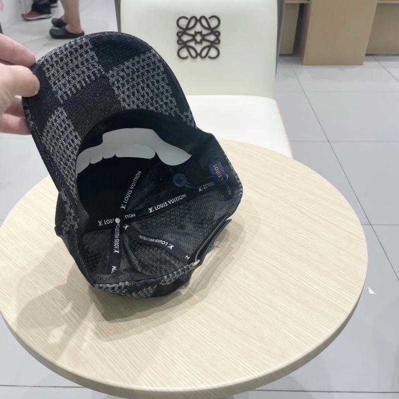 Lightweight Louis Vuitton Caps 258084