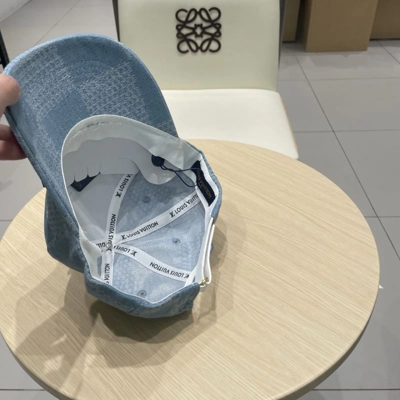Louis Vuitton Caps Practical 258081