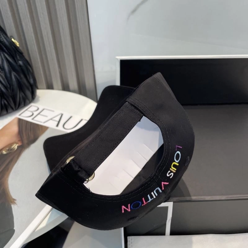 Bright Louis Vuitton Caps 258083