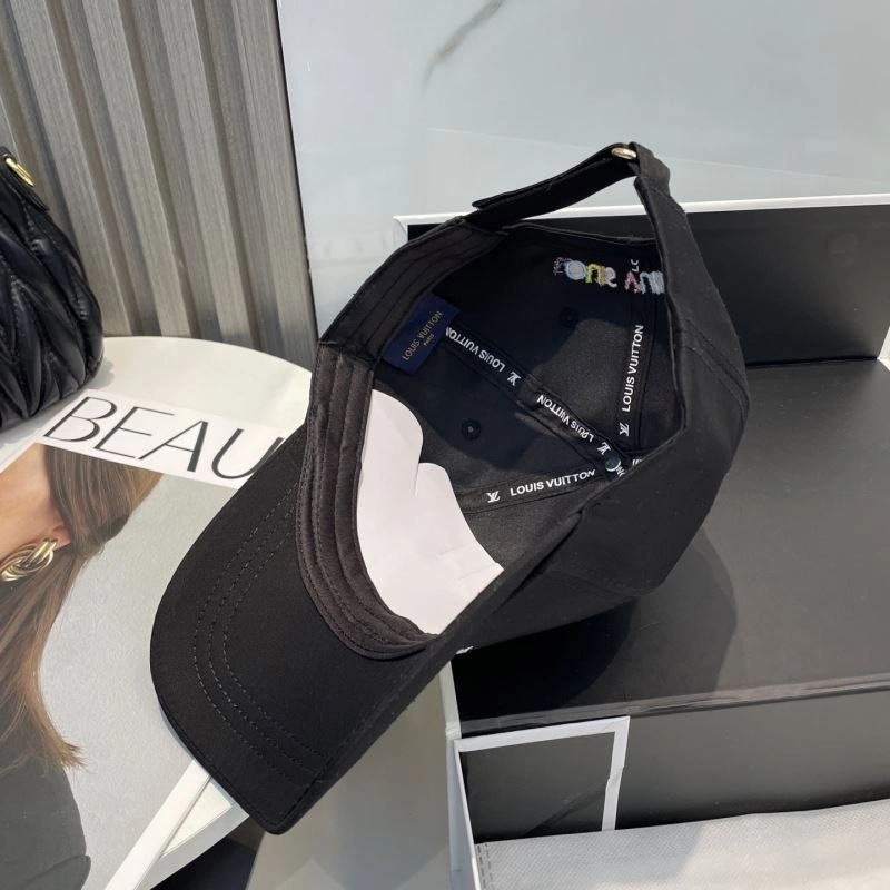 Bright Louis Vuitton Caps 258083