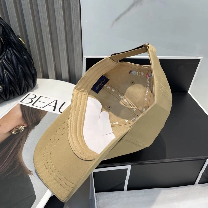 Louis Vuitton Caps Sleek 258097