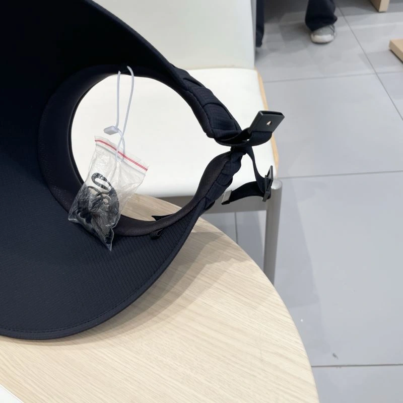 Louis Vuitton Caps Effortless 258034