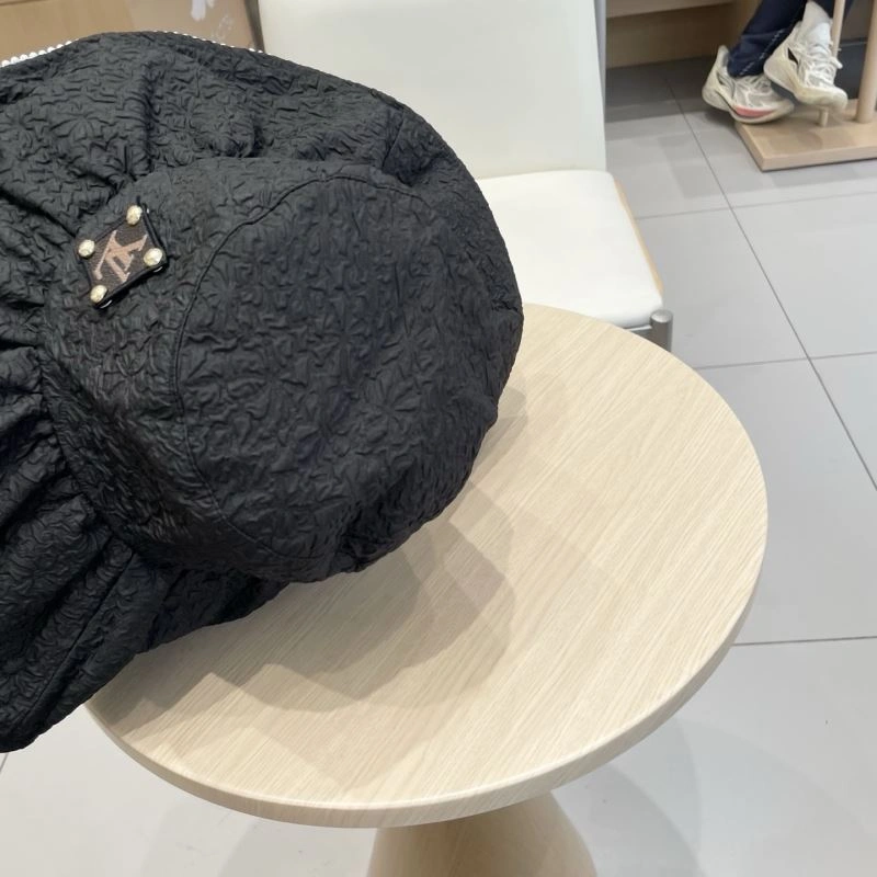 Lightweight Louis Vuitton Caps 258026