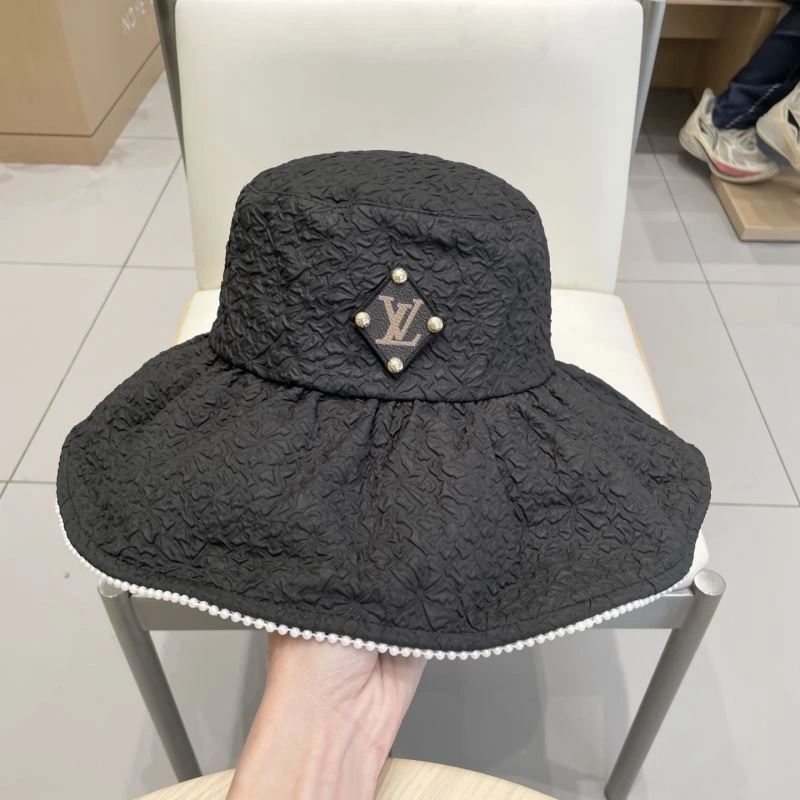 Lightweight Louis Vuitton Caps 258026