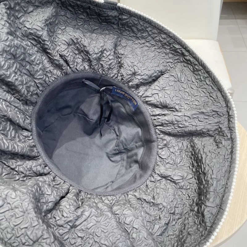 Lightweight Louis Vuitton Caps 258026