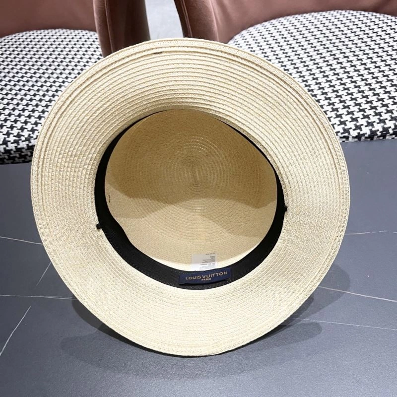 Louis Vuitton Caps Sleek 258015