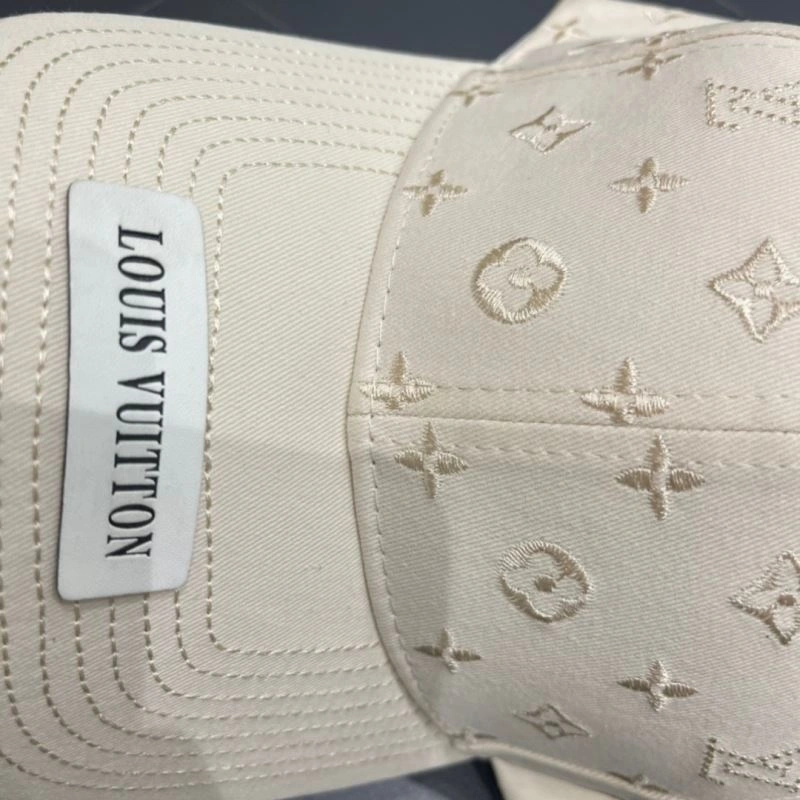 Louis Vuitton Caps Sleek 257980