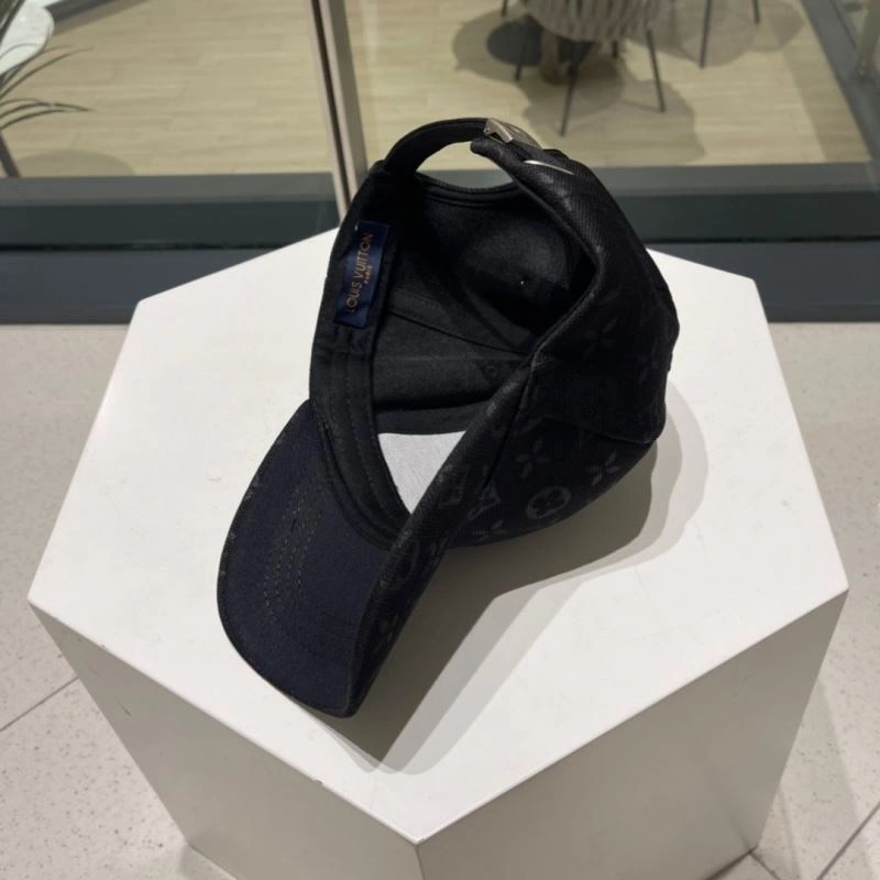 Sporty Louis Vuitton Caps 257951