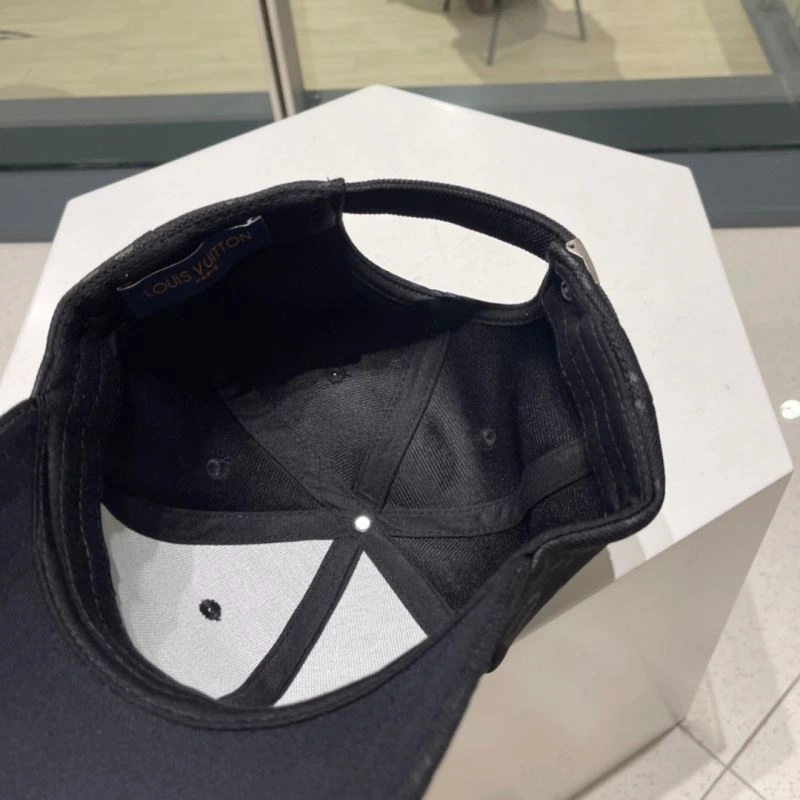 Sporty Louis Vuitton Caps 257951