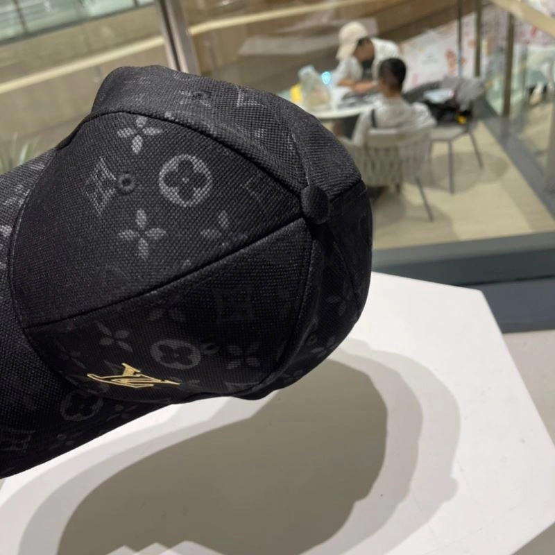 Sporty Louis Vuitton Caps 257951