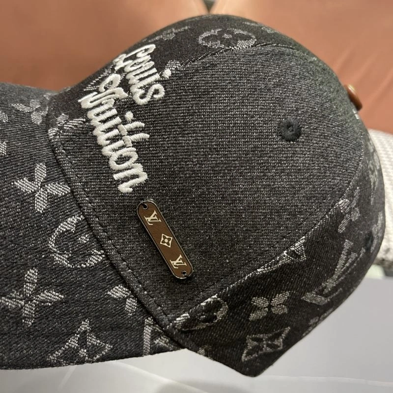 Compact Louis Vuitton Caps 257925