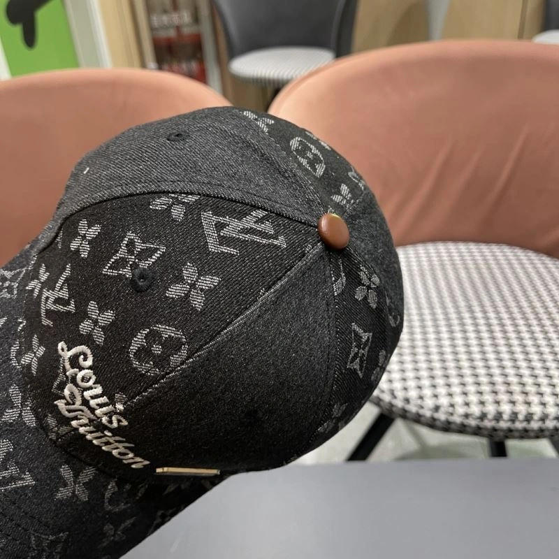 Compact Louis Vuitton Caps 257925