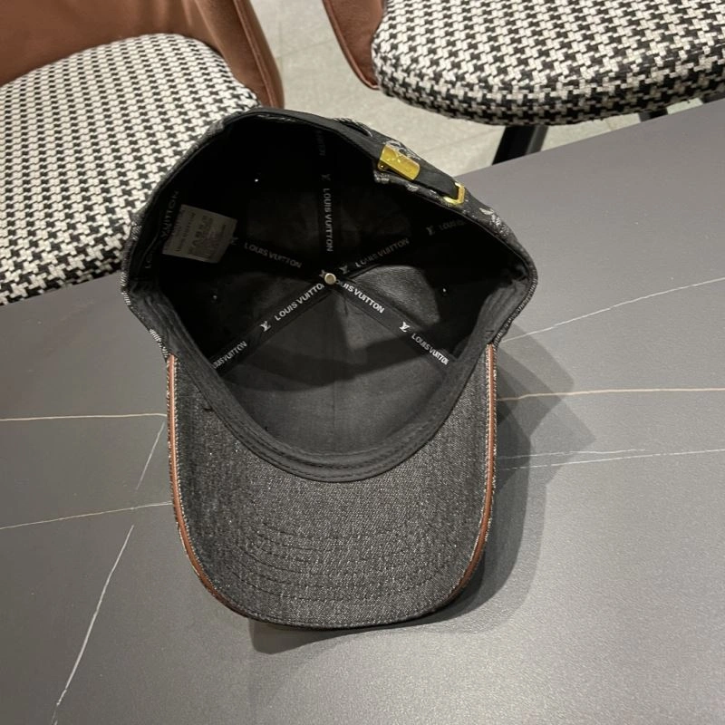 Compact Louis Vuitton Caps 257925