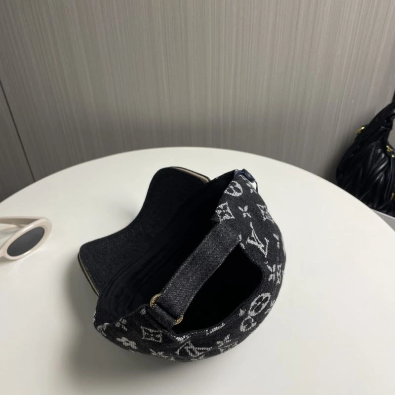 Compact Louis Vuitton Caps 257881