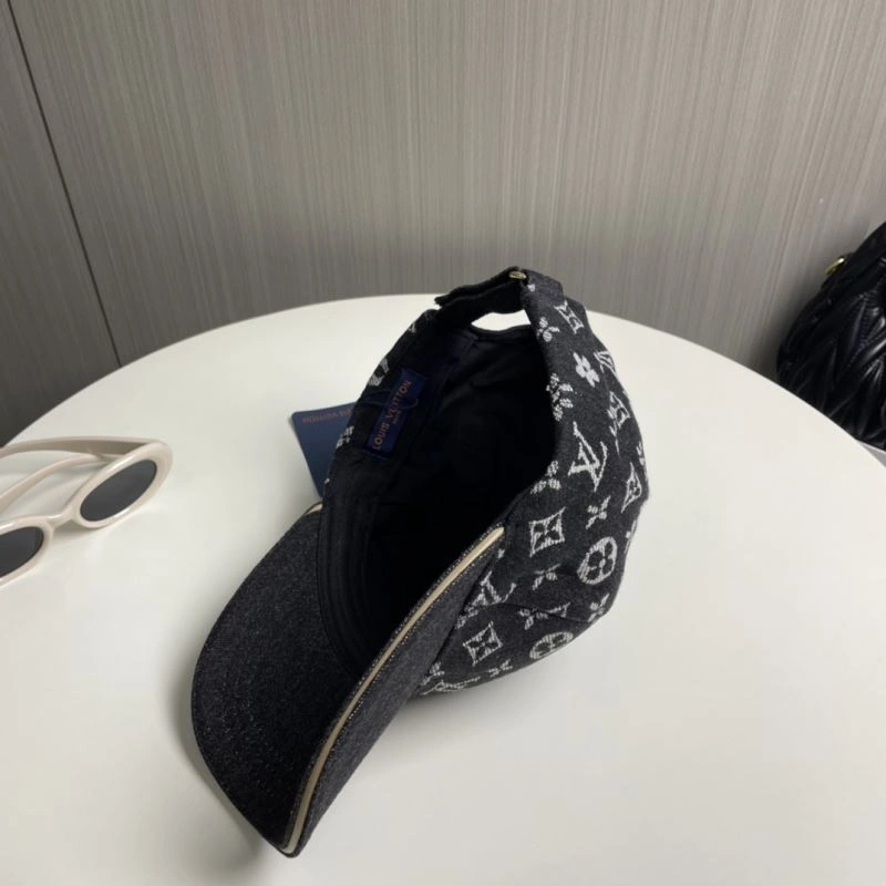 Compact Louis Vuitton Caps 257881