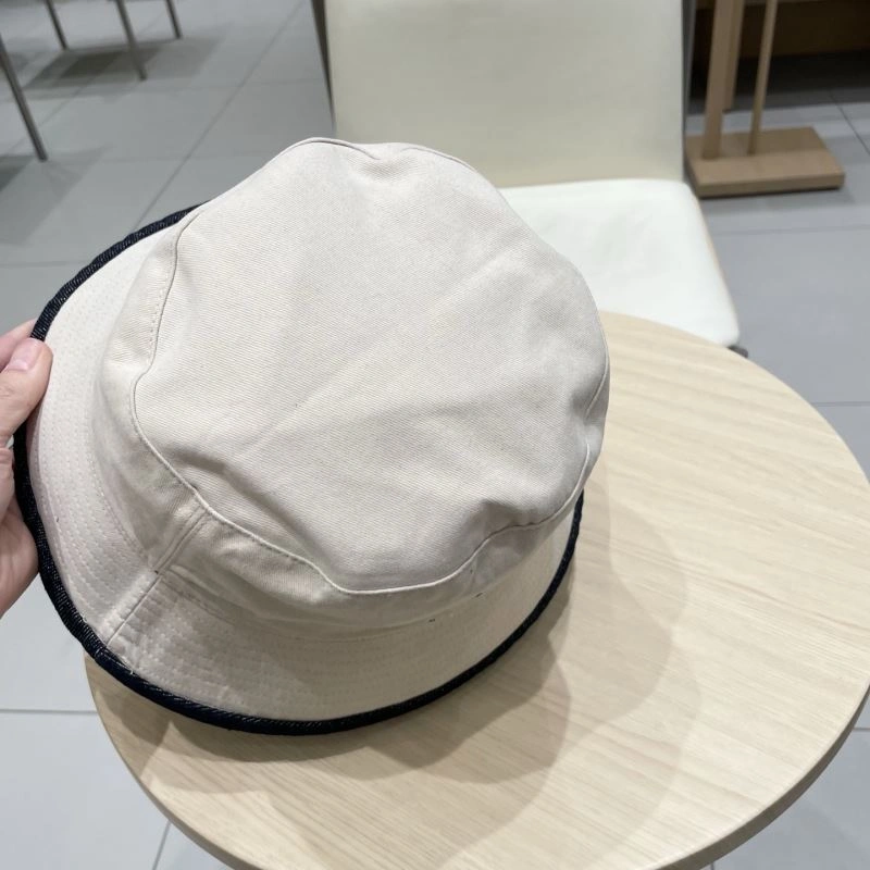 Snug Louis Vuitton Caps 257860