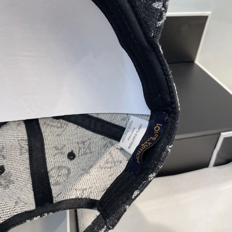 Bright Louis Vuitton Caps 257838