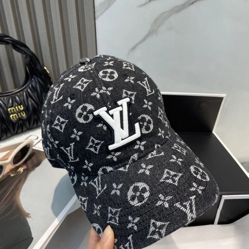 Bright Louis Vuitton Caps 257838