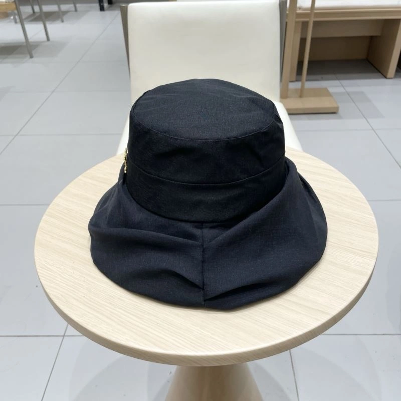 Louis Vuitton Caps Refined 257807