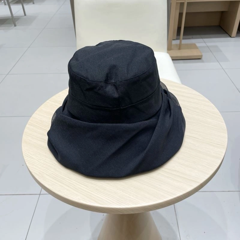 Louis Vuitton Caps Refined 257807