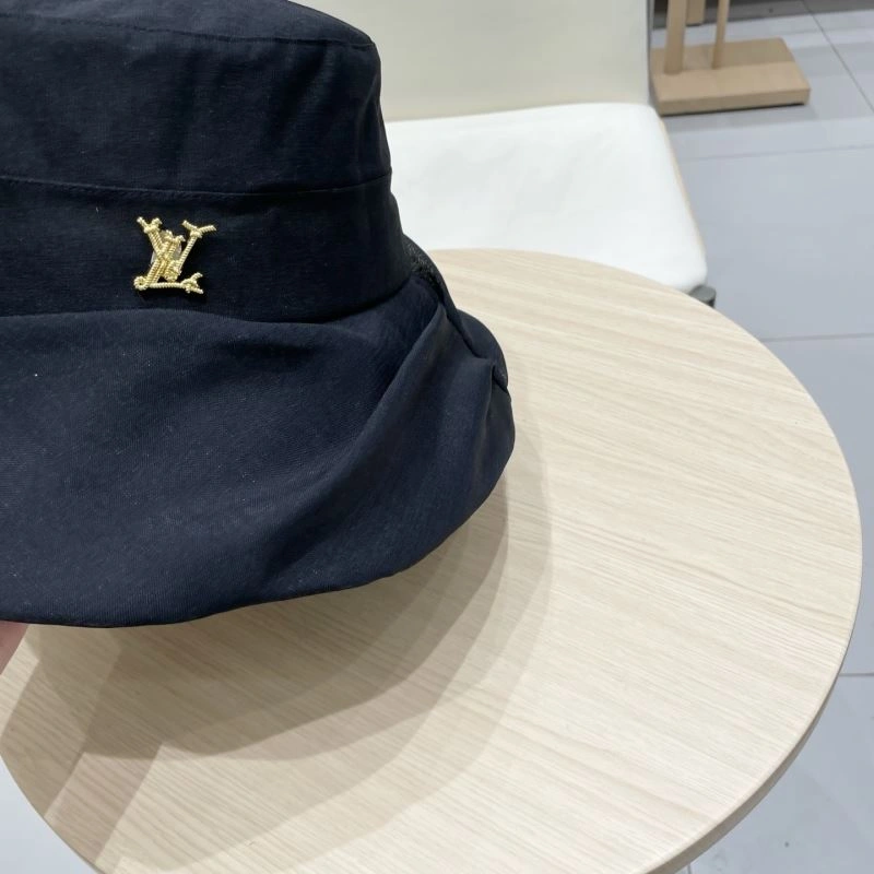 Louis Vuitton Caps Refined 257807