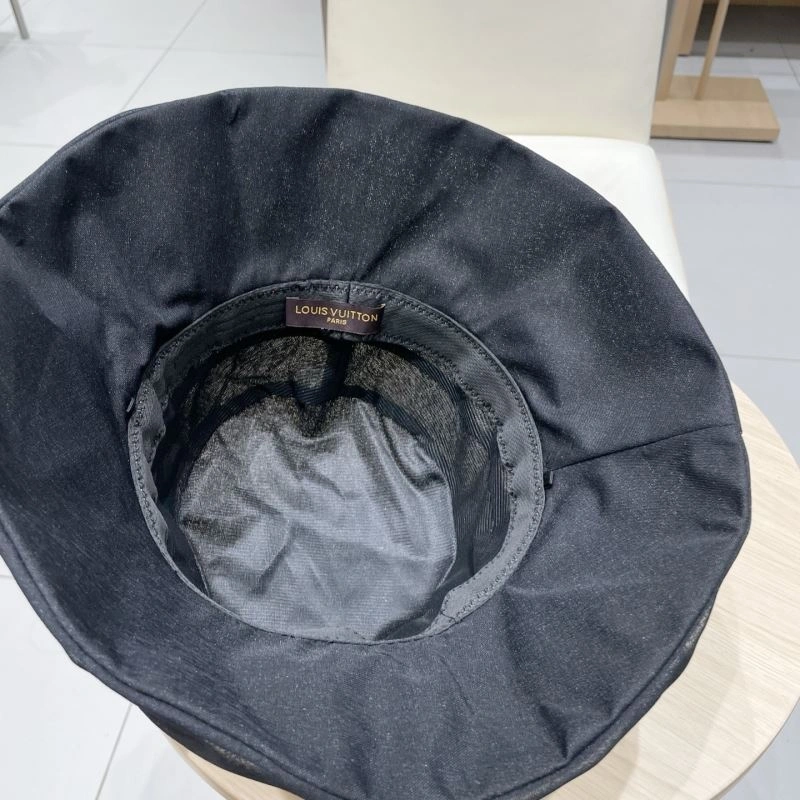 Louis Vuitton Caps Refined 257807