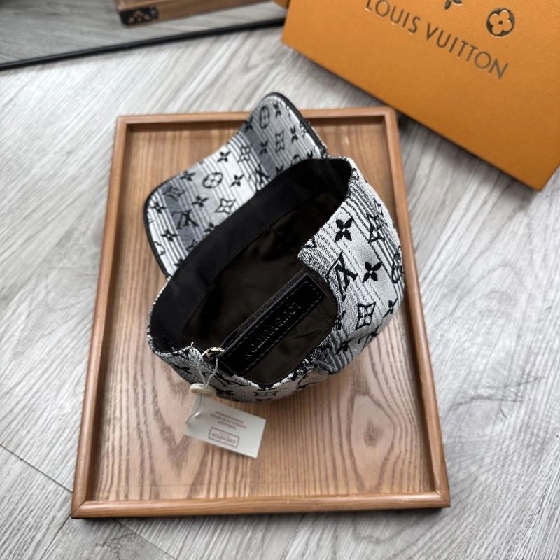 Louis Vuitton Caps Comfortable 261869