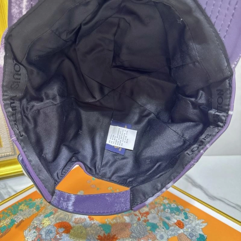 Louis Vuitton Caps Refined 261866