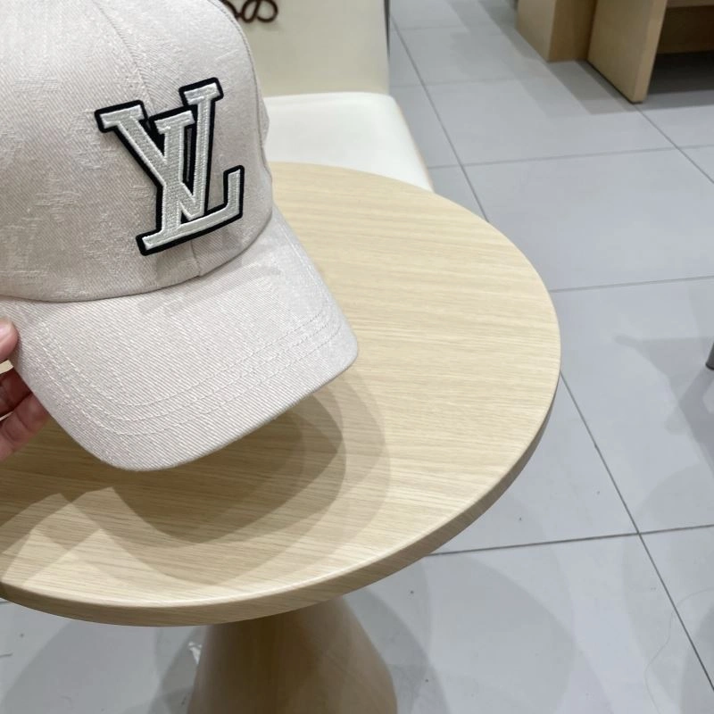 Packable Louis Vuitton Caps 261874
