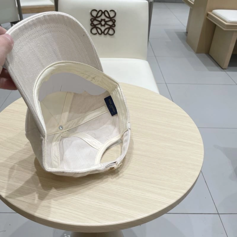 Packable Louis Vuitton Caps 261874