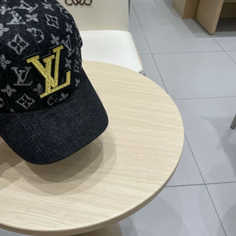 Louis Vuitton Caps Refined 261863