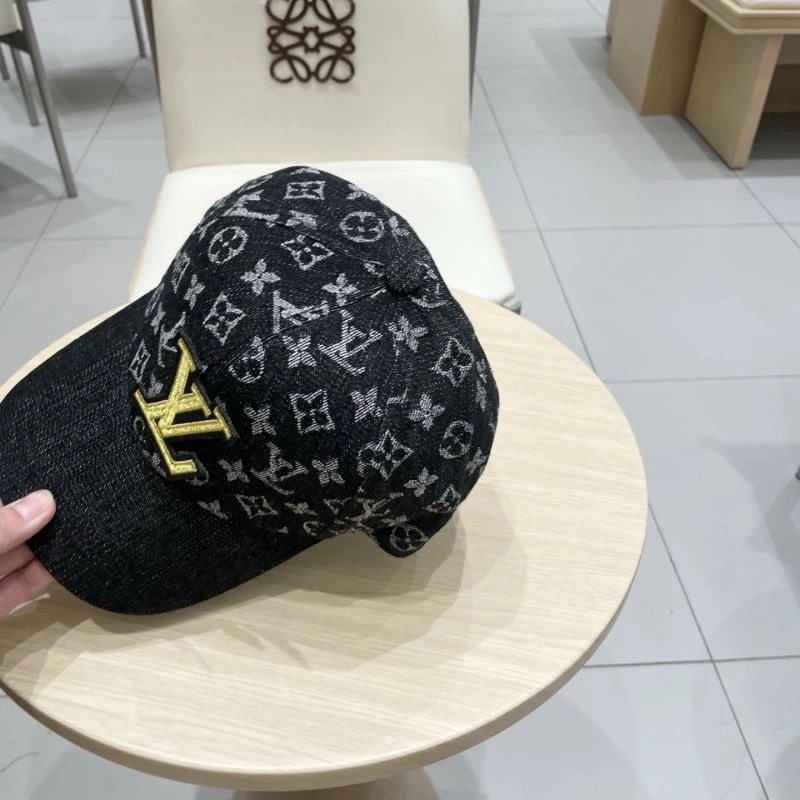 Louis Vuitton Caps Refined 261863