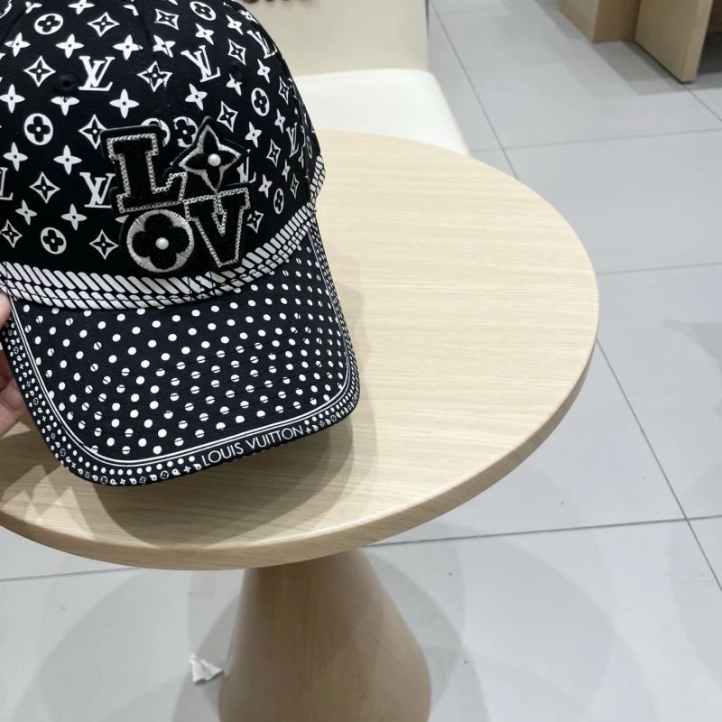 Louis Vuitton Caps MultiPurpose 261826
