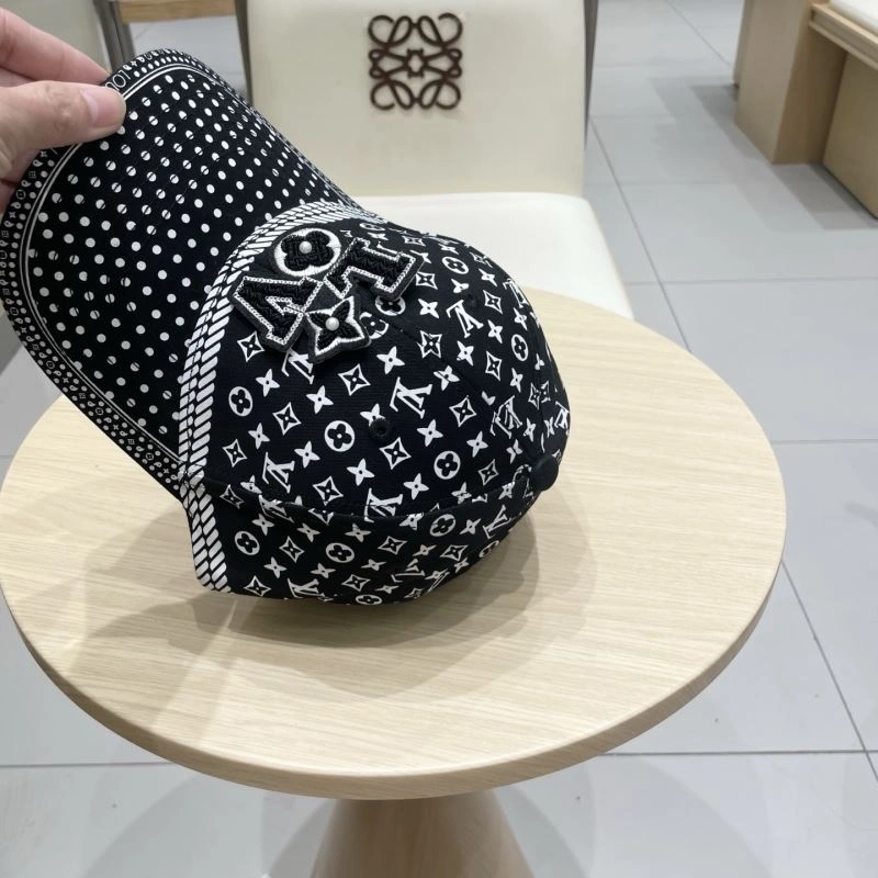 Louis Vuitton Caps MultiPurpose 261826