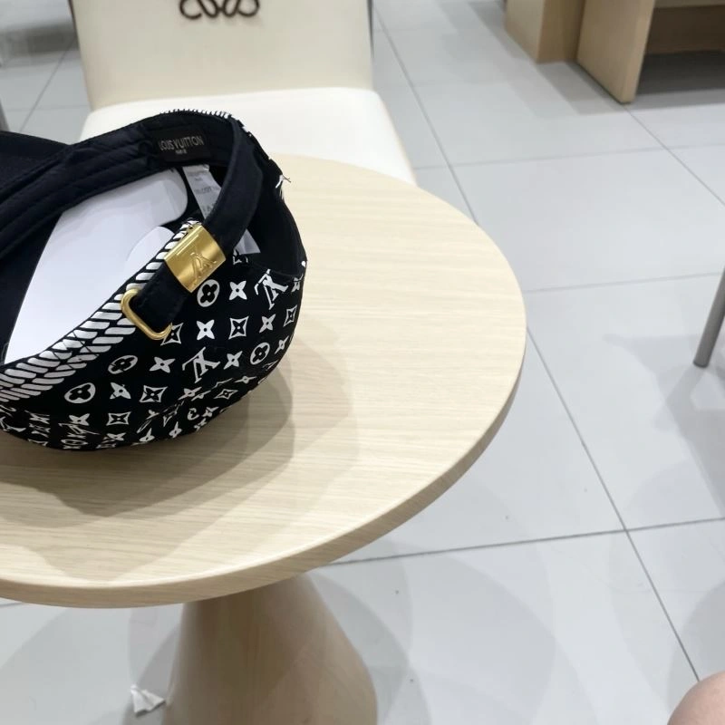 Louis Vuitton Caps MultiPurpose 261826