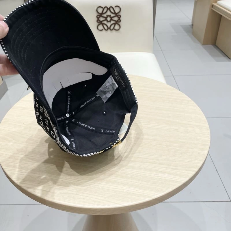 Louis Vuitton Caps MultiPurpose 261826