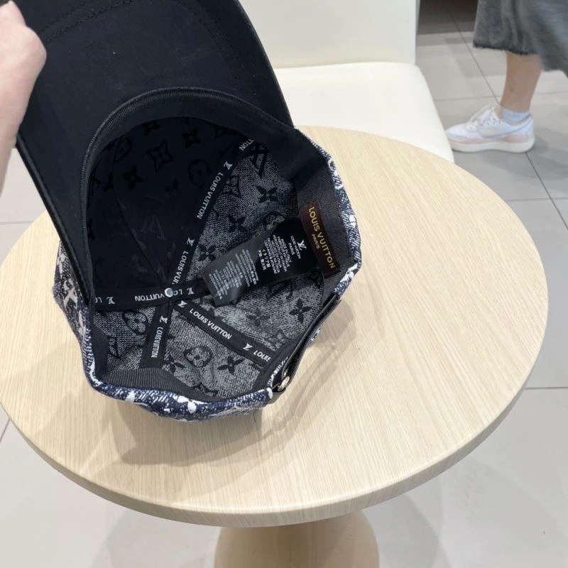 Supportive Louis Vuitton Caps 261841