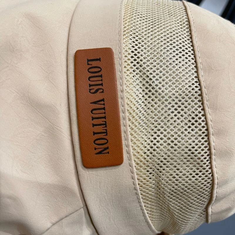 Louis Vuitton Caps Practical 261843