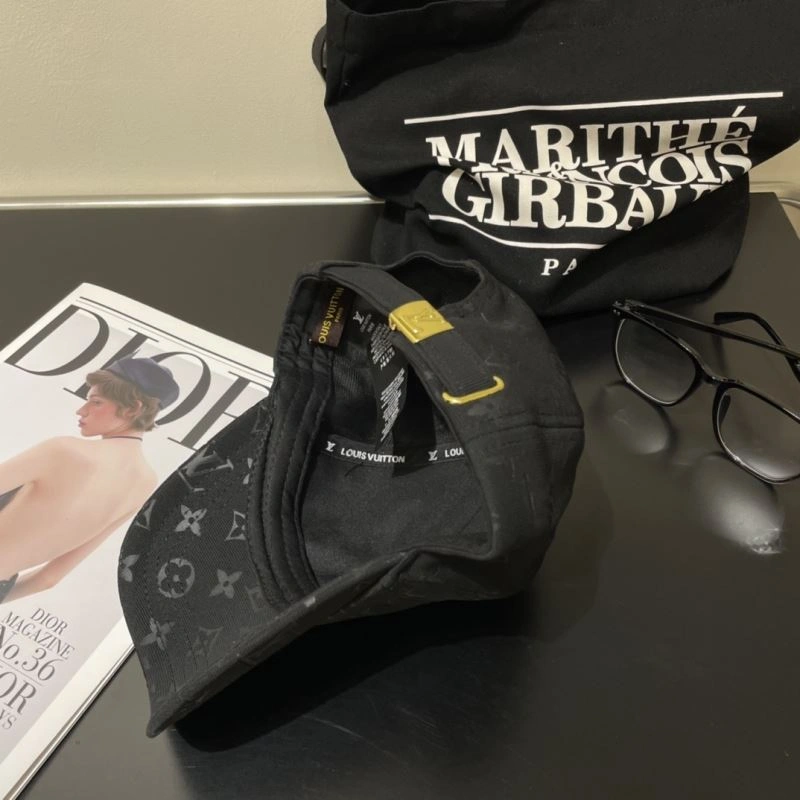 Louis Vuitton Caps Modern 261849