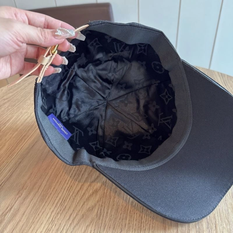 Louis Vuitton Caps Neat 261792