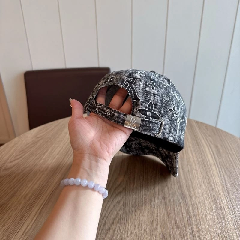 Louis Vuitton Caps EyeCatching 261806