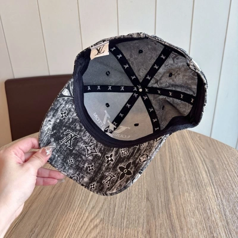 Louis Vuitton Caps EyeCatching 261806