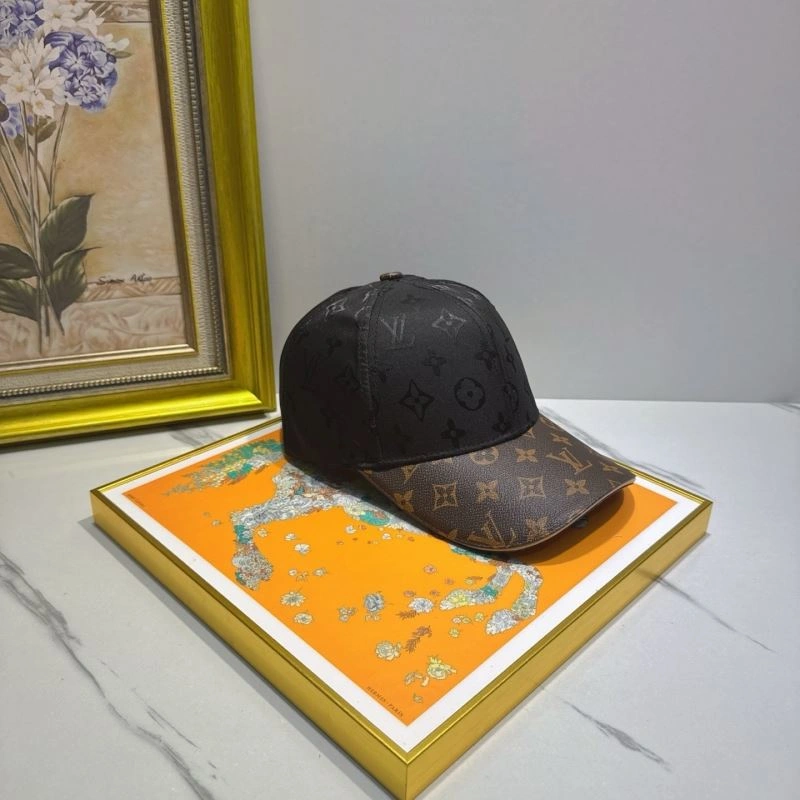 Compact Louis Vuitton Caps 261746