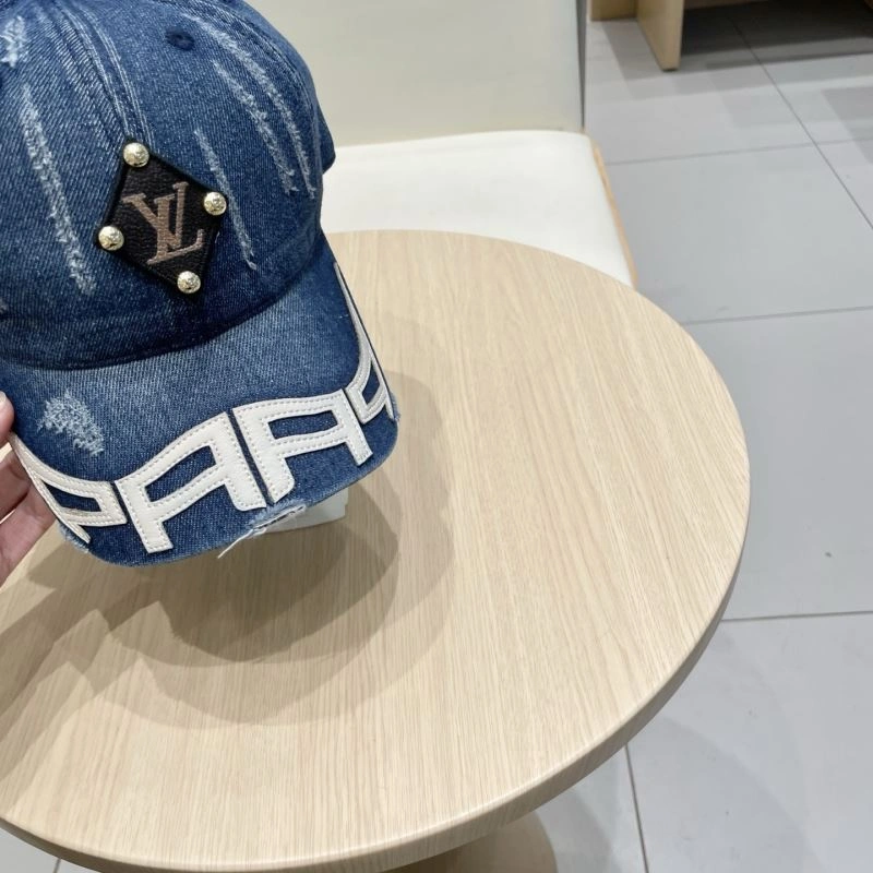 Stretchable Louis Vuitton Caps 261751