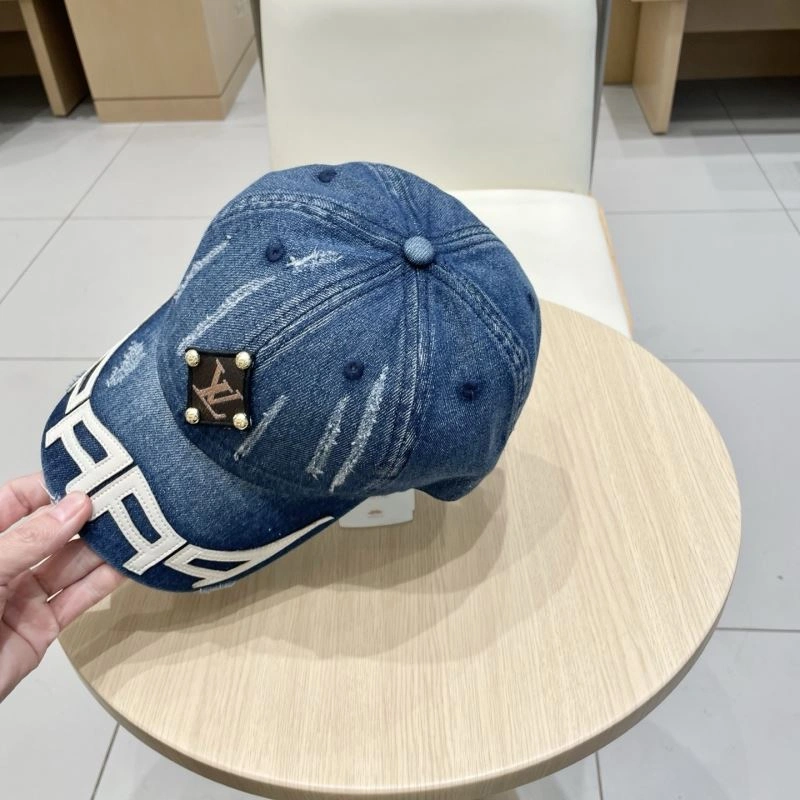 Stretchable Louis Vuitton Caps 261751