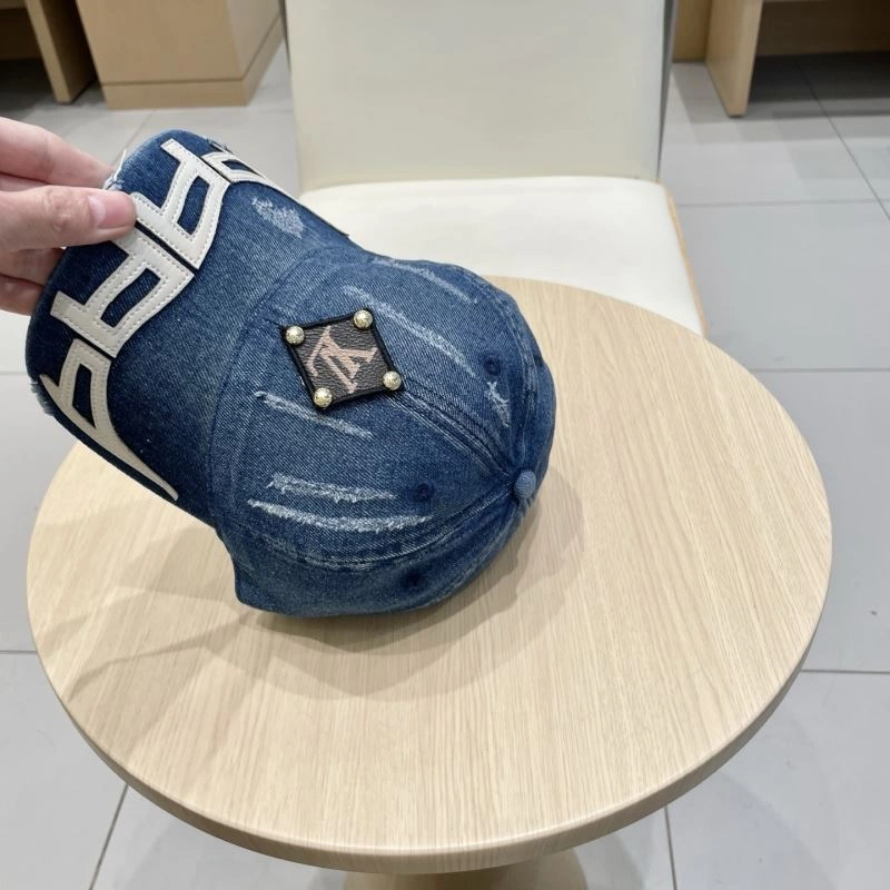 Stretchable Louis Vuitton Caps 261751