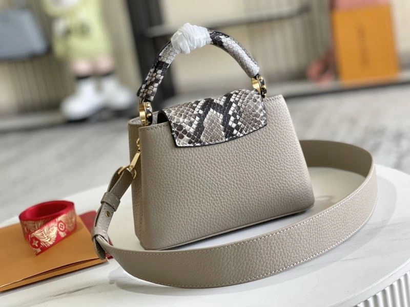 Compact Louis Vuitton Capucines BB Bags 94381