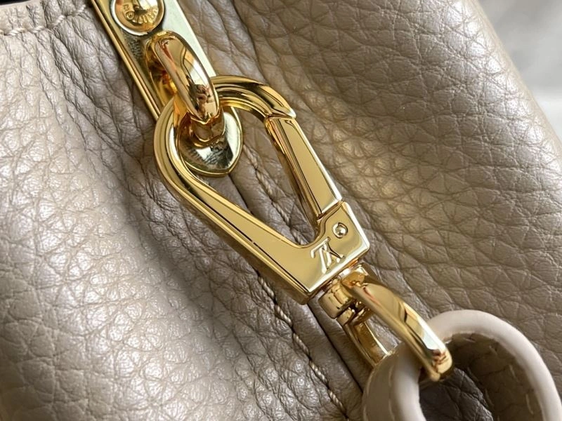 Compact Louis Vuitton Capucines BB Bags 94381